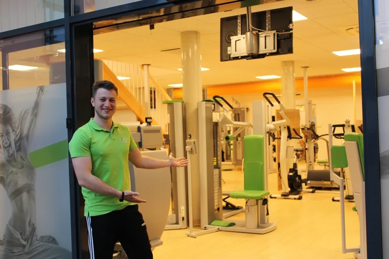 Begrüßung durch den Trainer für ein exklusives 14-tägiges VIP Ticket im Fitnessstudio in Landau an der Isar!