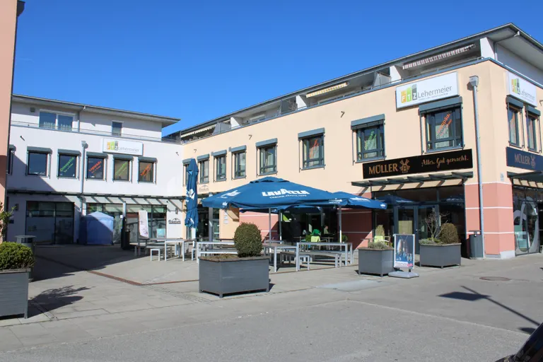 Hier sehen Sie das Gebäude vom Fitnessstudio & Therapiezentrum FTZ Lehermeier in Landau Isar!